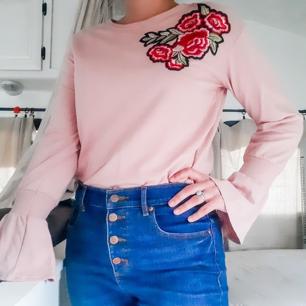 Hannah scoop neck bell sleve sweater. Rose embroidered near left shoulder. 🌹70s